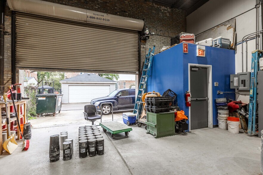 More Photos Of 2945 W Harrison St, Chicago Office For Sale