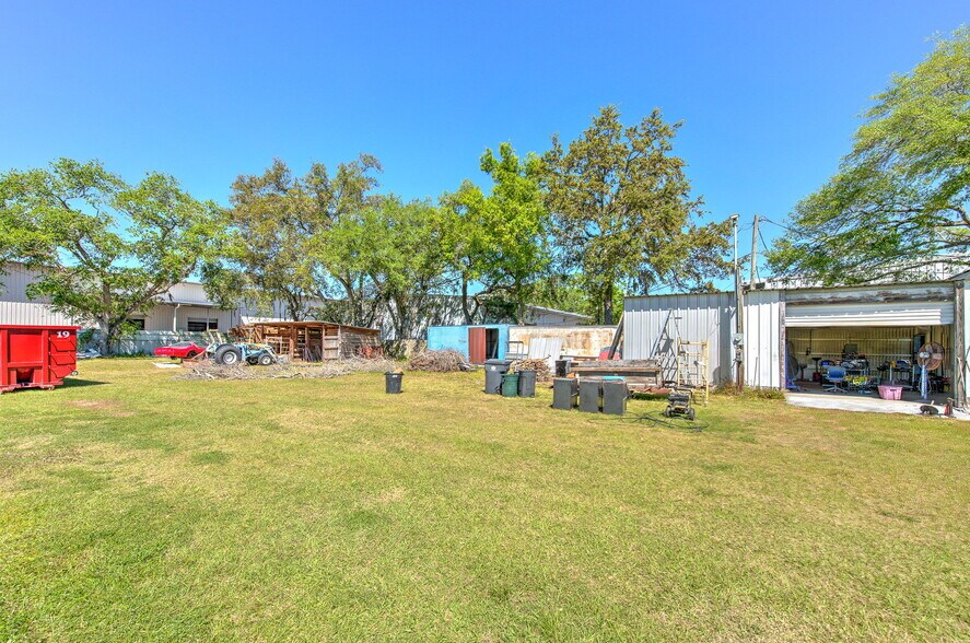 More Photos Of 5921 Causeway Blvd, Tampa Flex For Sale