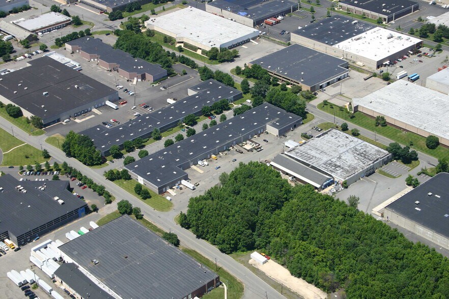 More Photos Of 95 Newfield Ave, Edison Light Distribution For Lease