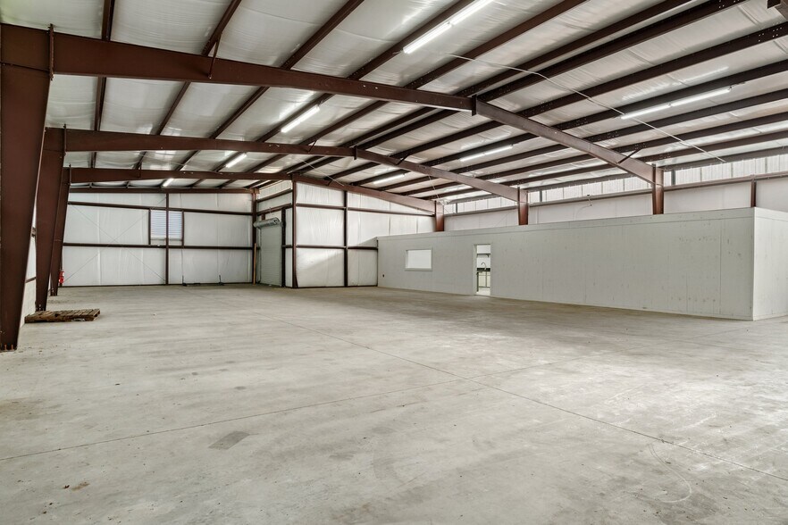 More Photos Of 1174 Plaza Pl, Inverness Industrial For Lease