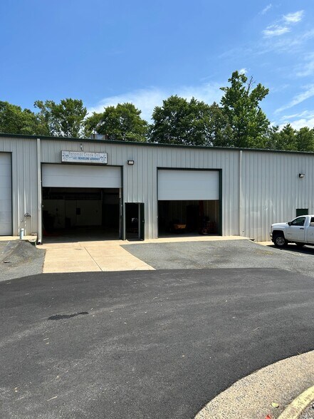 More Photos Of 22 Enterprise Ct, Fredericksburg Warehouse For Lease