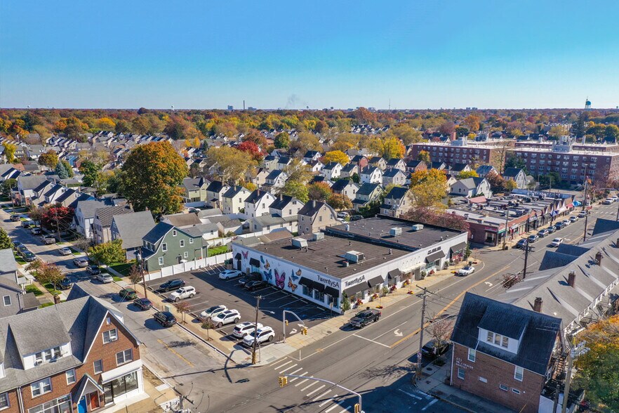 More Photos Of 648-650 Willis Ave, Williston Park Storefront For Lease