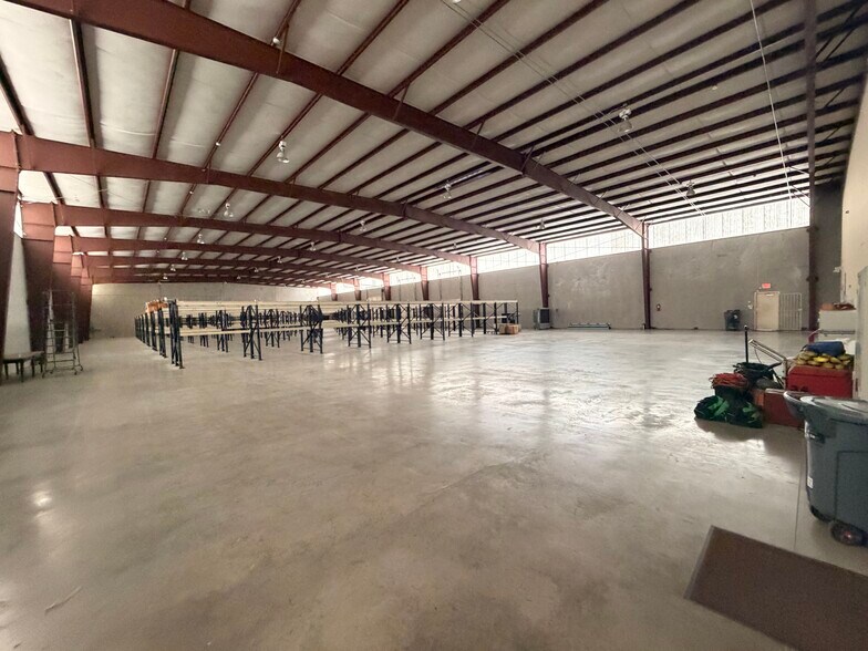 More Photos Of 10839 Train Ct, Houston Distribution For Lease