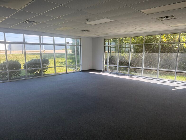 More Photos Of 2151 North Bend Rd, Hebron Freestanding For Lease