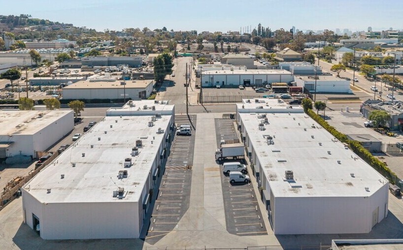 More Photos Of 1653-1679 E 28th St, Signal Hill Flex For Lease