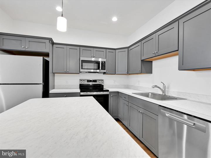 More Photos Of 336-338 Main St, Denver Storefront Retail Residential For Lease