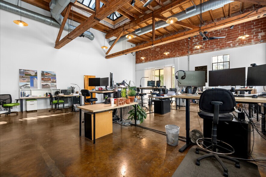 More Photos Of 311-321 Sixth St, San Antonio Office For Lease