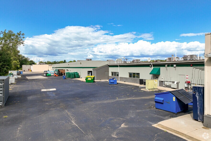 More Photos Of 1571-1603 Capital Ave, Battle Creek Freestanding For Sale