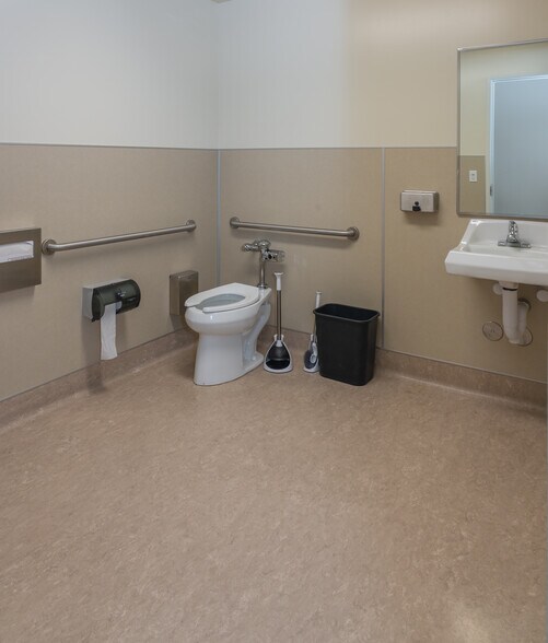 More Photos Of 4500 Morning Dr, Bakersfield Medical For Lease