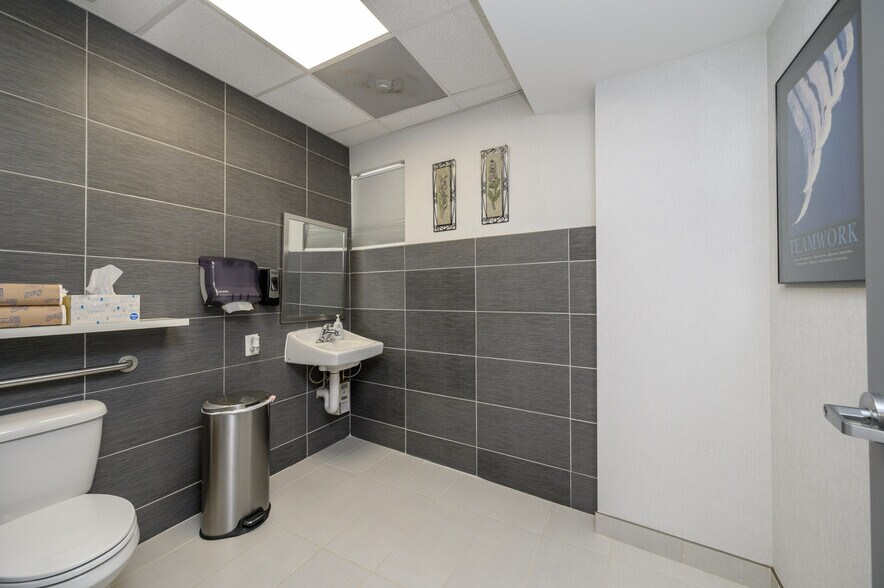 More Photos Of 1400 Union Ave, Union Beach Office For Sale