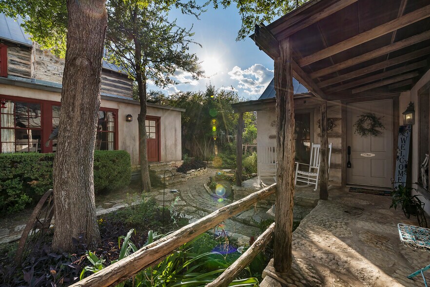 More Photos Of 104 E Austin St, Fredericksburg Storefront Retail Residential For Sale