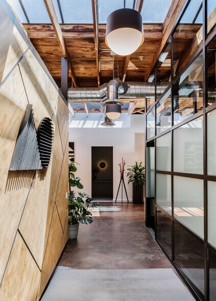 More Photos Of 2421 17th St, Sacramento Office Residential For Lease