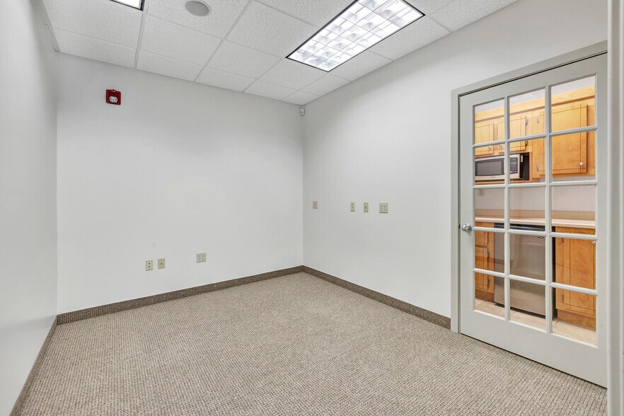 More Photos Of 1449 Old Waterbury Rd, Southbury Office For Sale