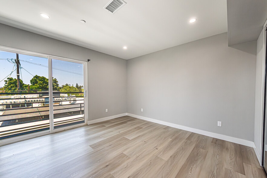 More Photos Of 2223 S Highland Ave, Los Angeles Apartments For Sale