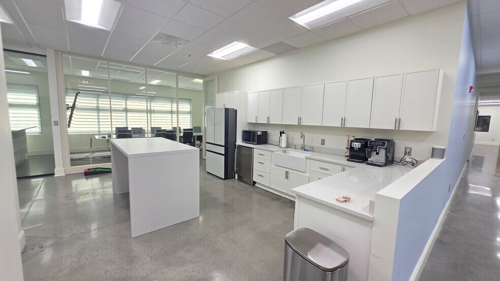 More Photos Of 5825 Medlock Bridge Pky, Johns Creek Loft Creative Space For Sale