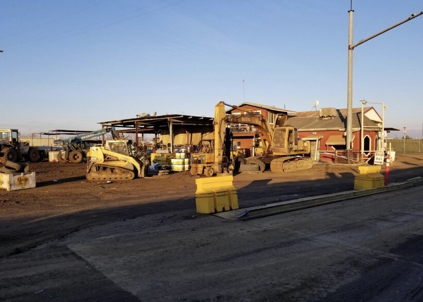 More Photos Of 3615 S K St, Tulare Recycling Center For Sale