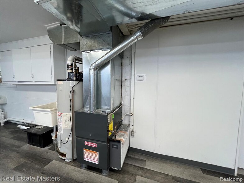 More Photos Of 8216 Lakeshore Rd, Lexington Convenience Store For Sale