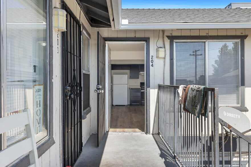 More Photos Of 1911 E Saginaw Way, Fresno Apartments For Sale