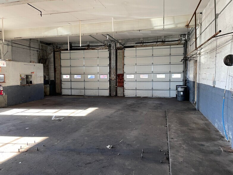 More Photos Of 375-379 North St, Middletown Auto Repair For Sale