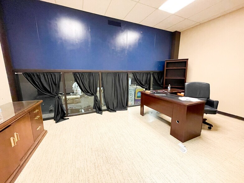 More Photos Of 3101 35th St, Lubbock Health Club For Sale