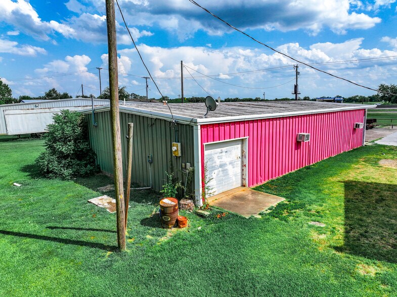 More Photos Of 604 Frisco St, Cumby Flex For Sale