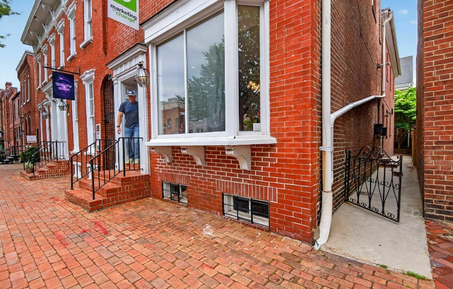 More Photos Of 110 S Columbus St, Alexandria Storefront Retail Office For Sale