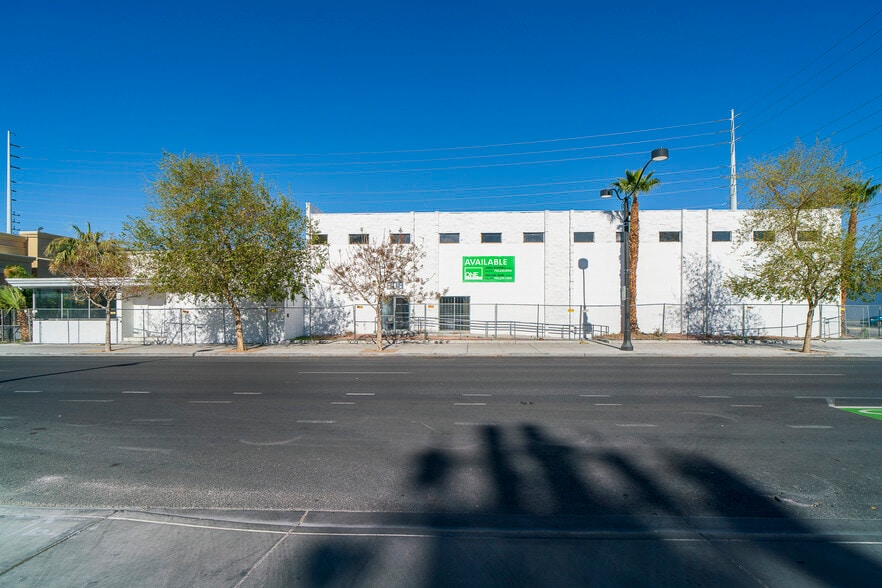 More Photos Of 808-810 S Main St, Las Vegas Flex For Sale