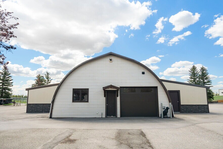 More Photos Of 282063 Twp Rd 224A, Rocky View No 44 Veterinarian Kennel For Sale