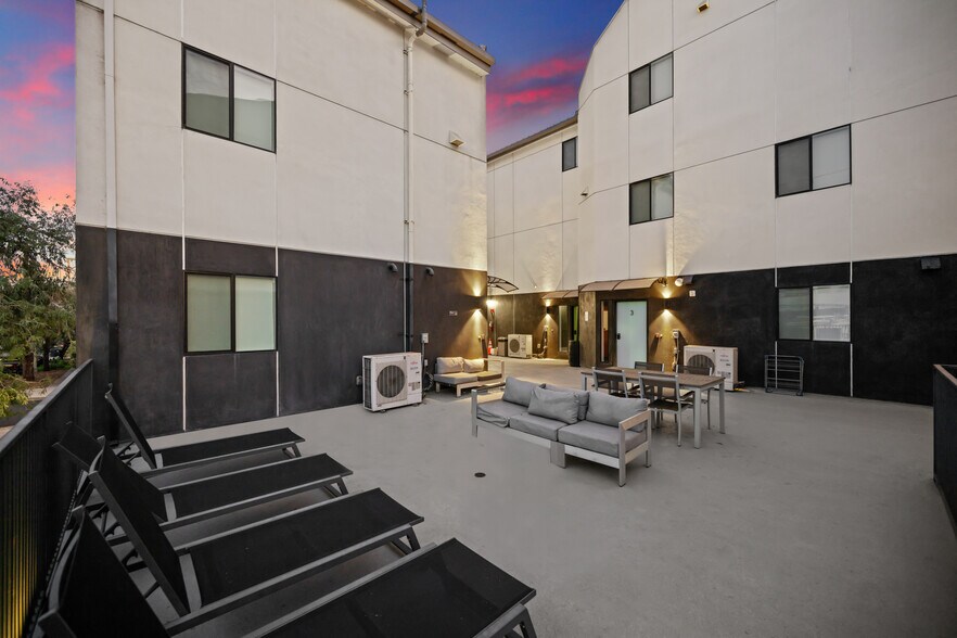 More Photos Of 2301 S Cloverdale Ave, Los Angeles Apartments For Sale