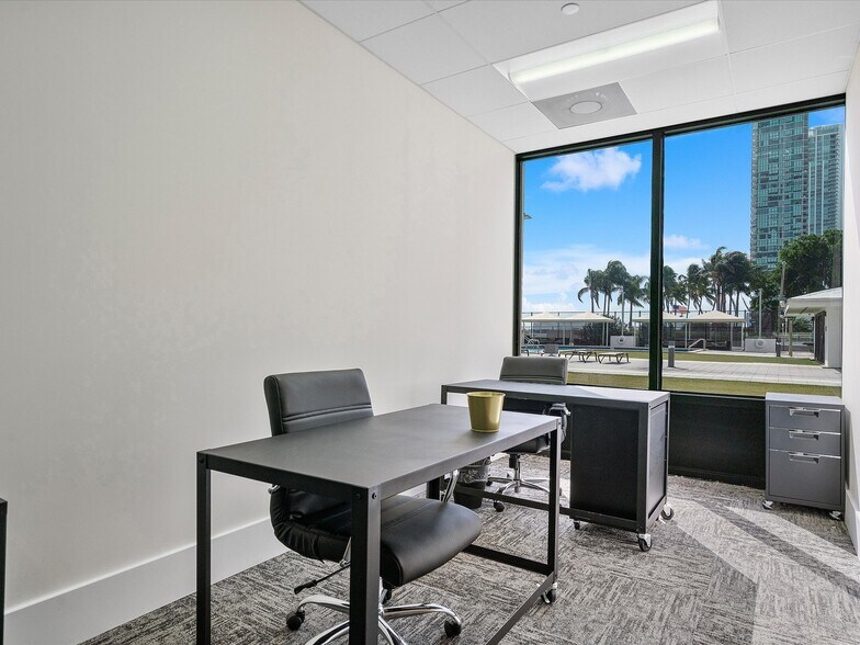 More Photos Of 600 NE 36th St, Miami Apartments For Lease