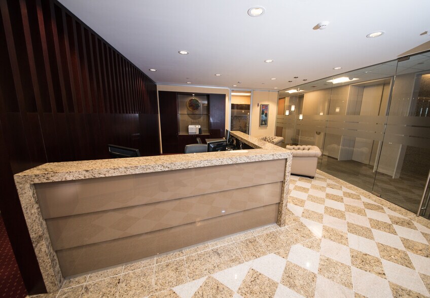 More Photos Of 200 S Biscayne Blvd, Miami Office For Lease