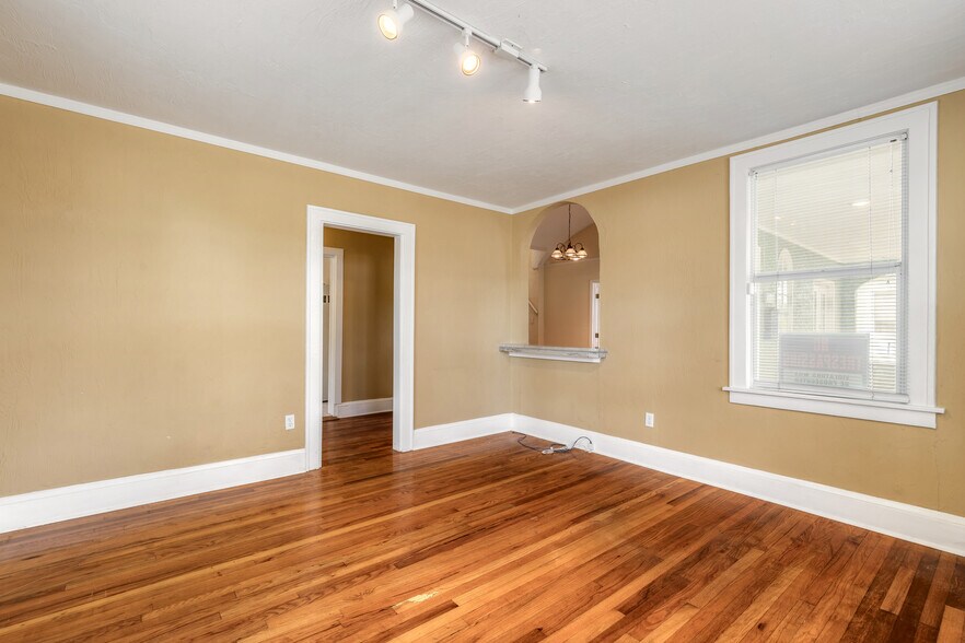 More Photos Of 519 S Ridgewood Ave, Daytona Beach Office For Sale