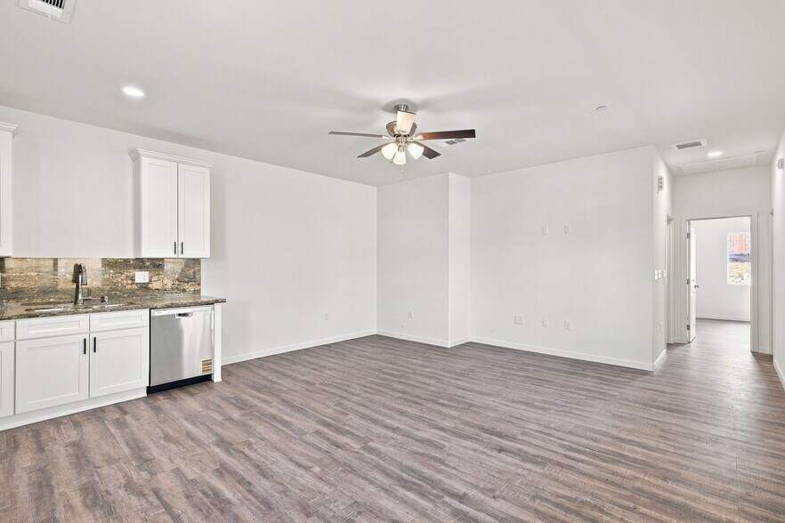 More Photos Of 9121 Prometheus Dr, Bakersfield Apartments For Sale