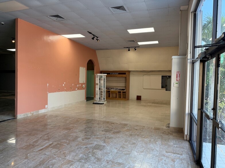 More Photos Of 4200 Tamiami Trl N, Naples Garden Center For Lease