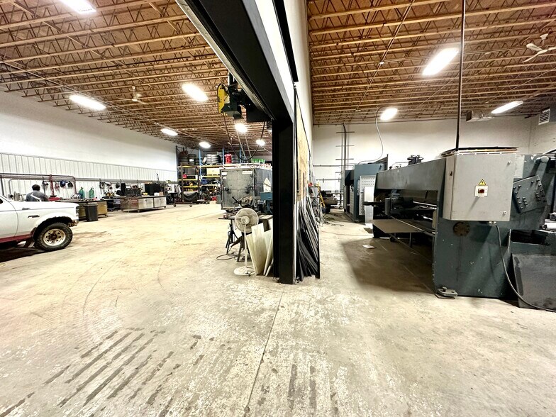 More Photos Of 4630 61 St, Red Deer Warehouse For Lease