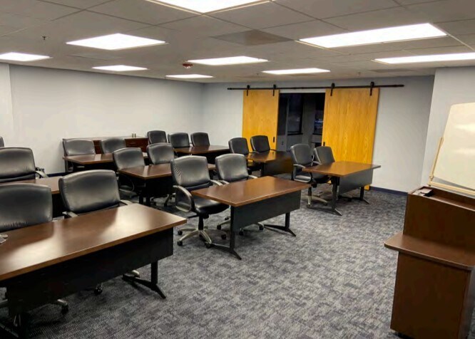 More Photos Of 300 E Long Lake Rd, Bloomfield Hills Office For Lease