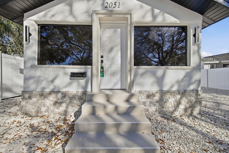More Photos Of 2051 1st Ave N, Saint Petersburg Office Residential For Sale