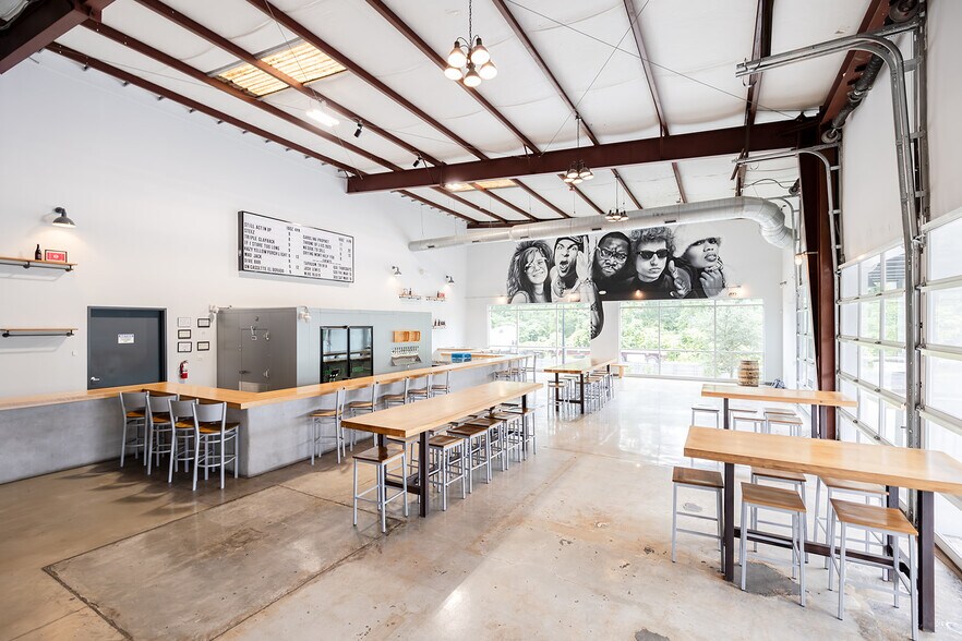 More Photos Of 110 Greenfield St, Wilmington General Retail For Sale