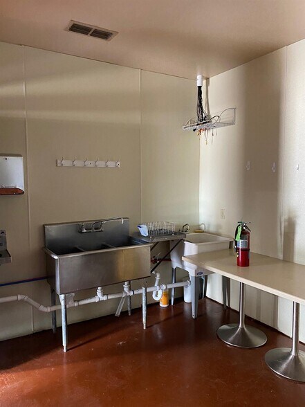 More Photos Of 1309 E Milam St, Mexia General Retail For Sale