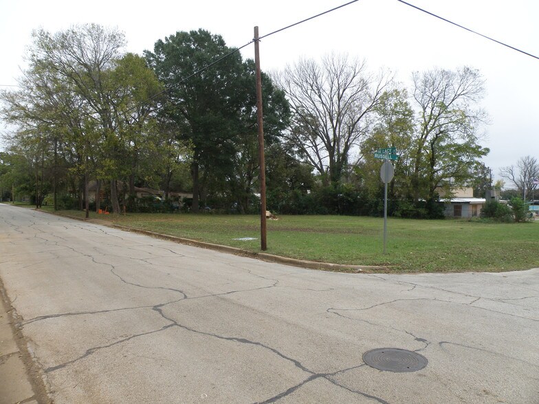 More Photos Of 919 W Debard St, Palestine Land For Lease
