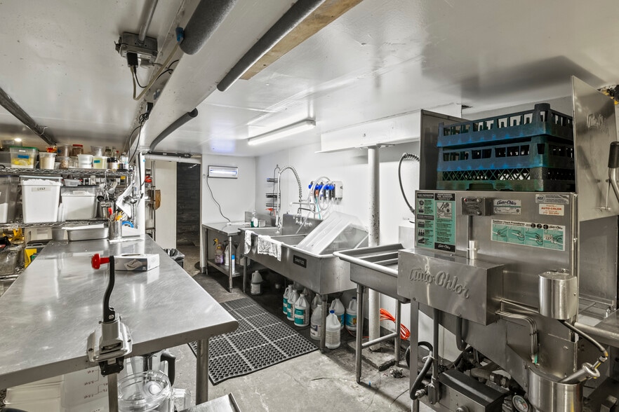 More Photos Of 338 Hamilton Ave, Brooklyn Storefront Retail Residential For Lease