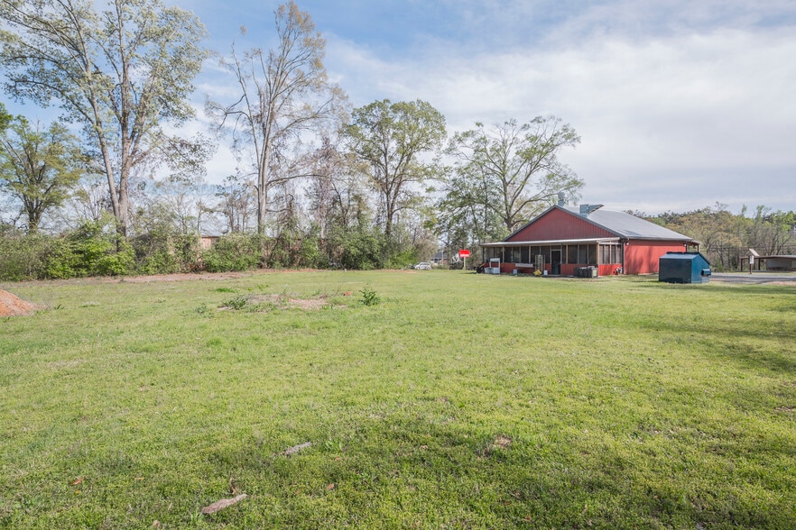 More Photos Of 147 US-80 Hwy, Calhoun General Retail For Sale