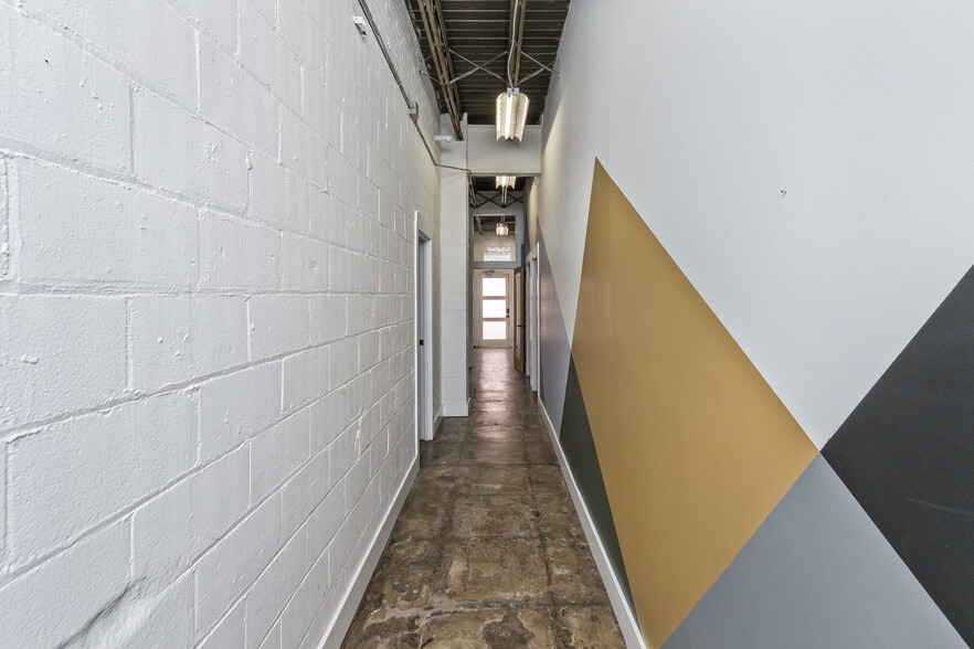 More Photos Of 46 Aston St, Asheville Light Manufacturing For Lease