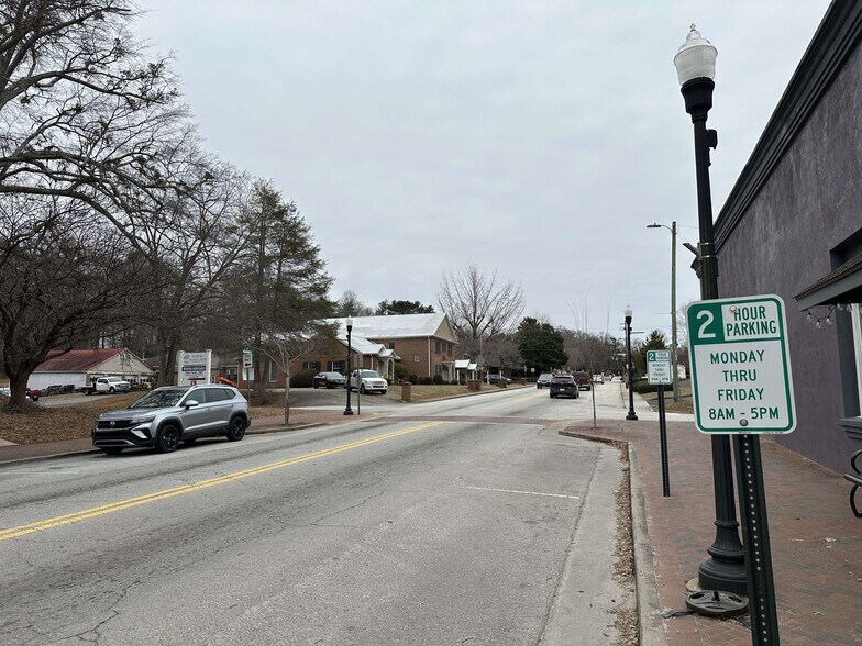 More Photos Of 1317 Washington St, Clarkesville Storefront For Sale