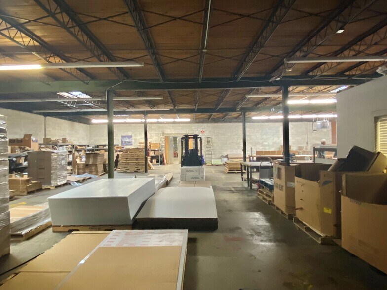 More Photos Of 2911-2915 W Moore St, Richmond Warehouse For Lease