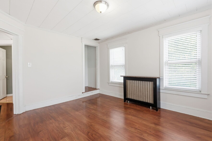 More Photos Of 168 White Horse Ave, Hamilton Office For Sale