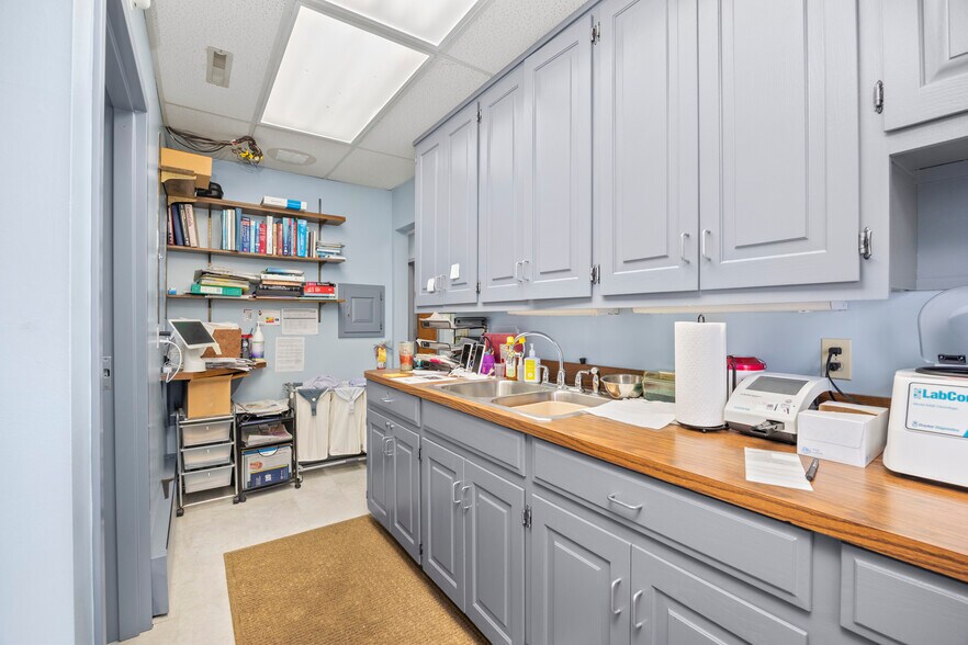 More Photos Of 18 E Main St, Seville Medical For Sale