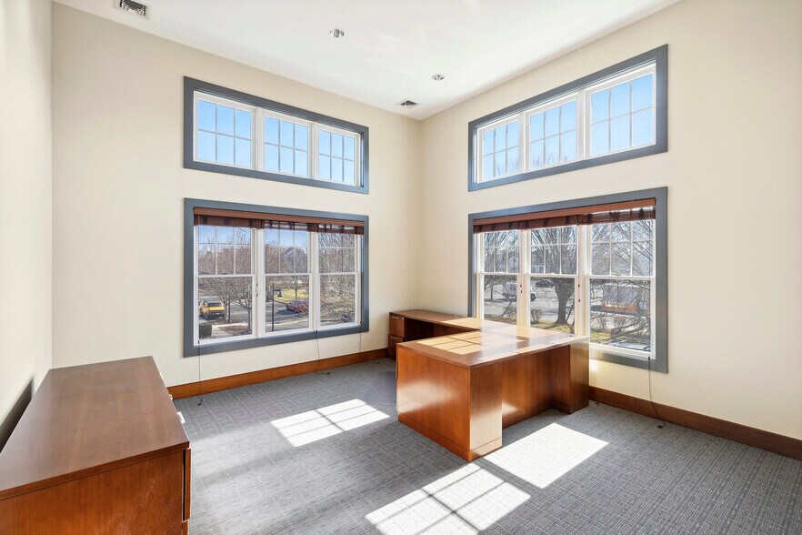 More Photos Of 50 Station Rd, Water Mill Unknown For Lease