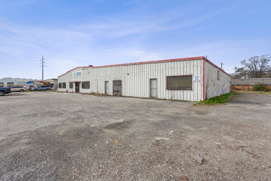 More Photos Of 1838 Federal Rd, Houston Warehouse For Sale