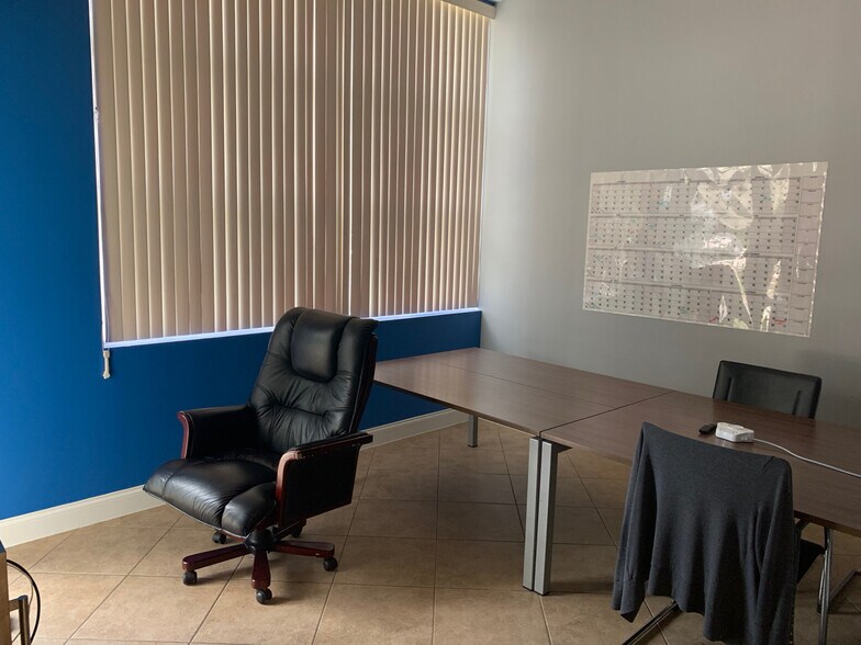 More Photos Of 8810 Commodity Cir, Orlando Showroom For Lease